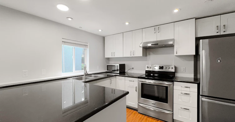 3440 W 26th Avenue, Vancouver, BC, V6S 1N5 - 2