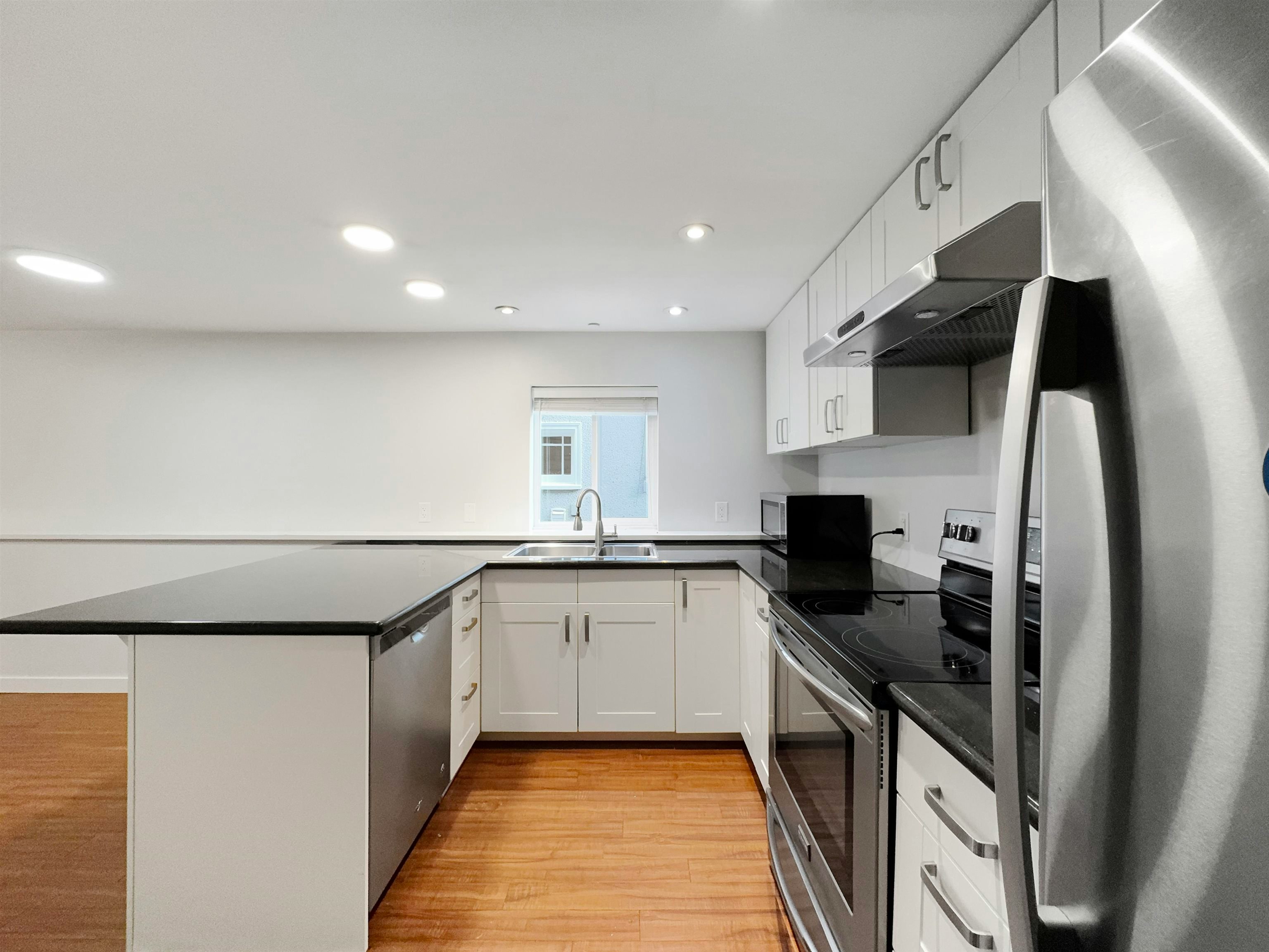 3440 W 26th Avenue, Vancouver, BC, V6S 1N5 - 3