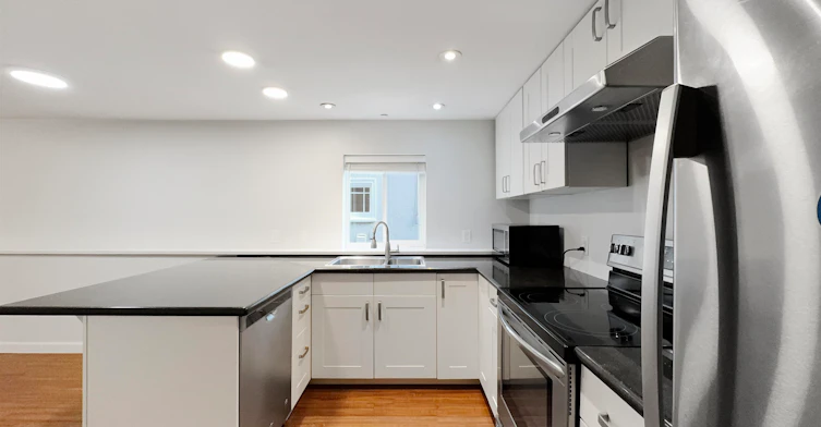 3440 W 26th Avenue, Vancouver, BC, V6S 1N5 - 3