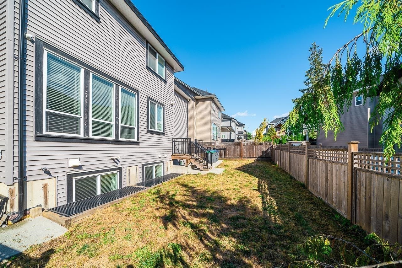 18070 67 Avenue, Surrey, BC, V3S 8C3 - 38