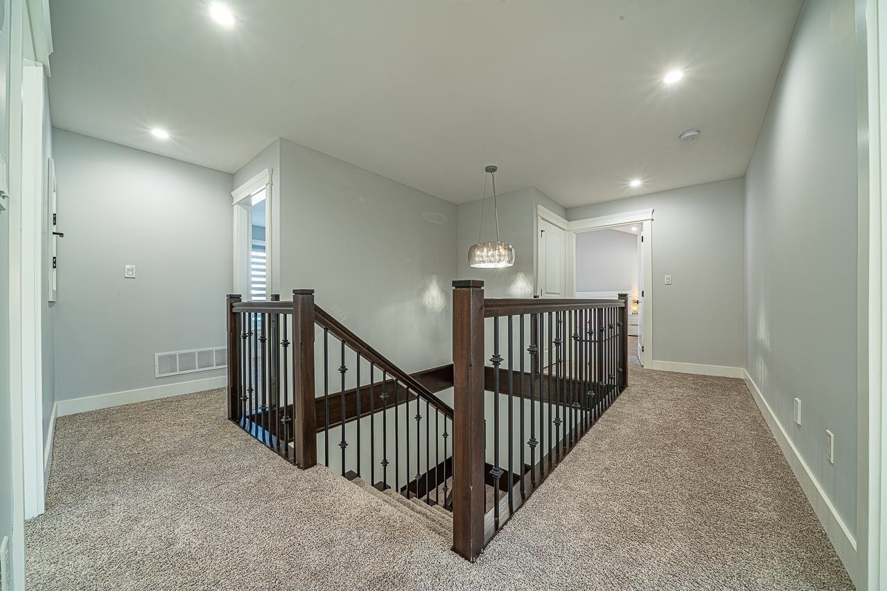 18070 67 Avenue, Surrey, BC, V3S 8C3 - 18