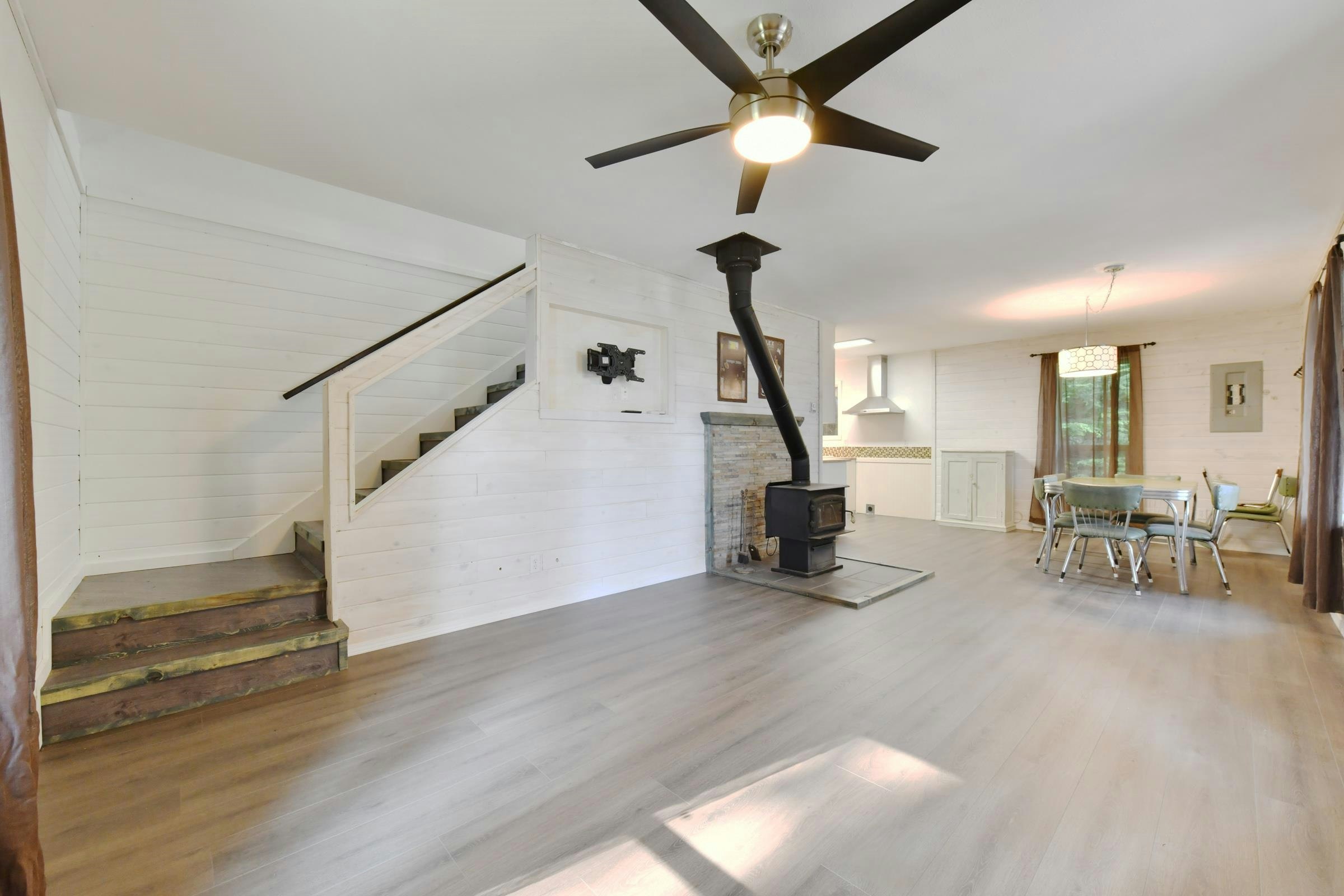 15011 Root Roundabout Road, Hope, BC, V0X 1L5 - 4