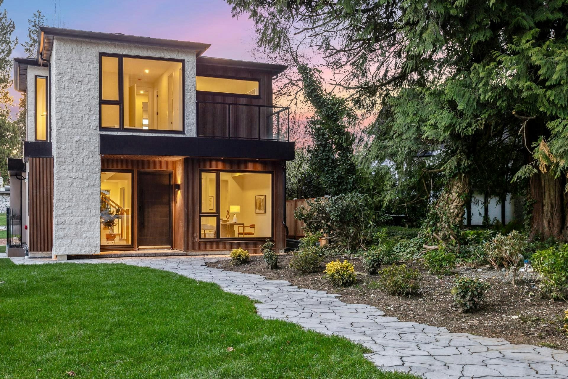 1921 Tatlow Avenue, North Vancouver, BC, V7P 3A2