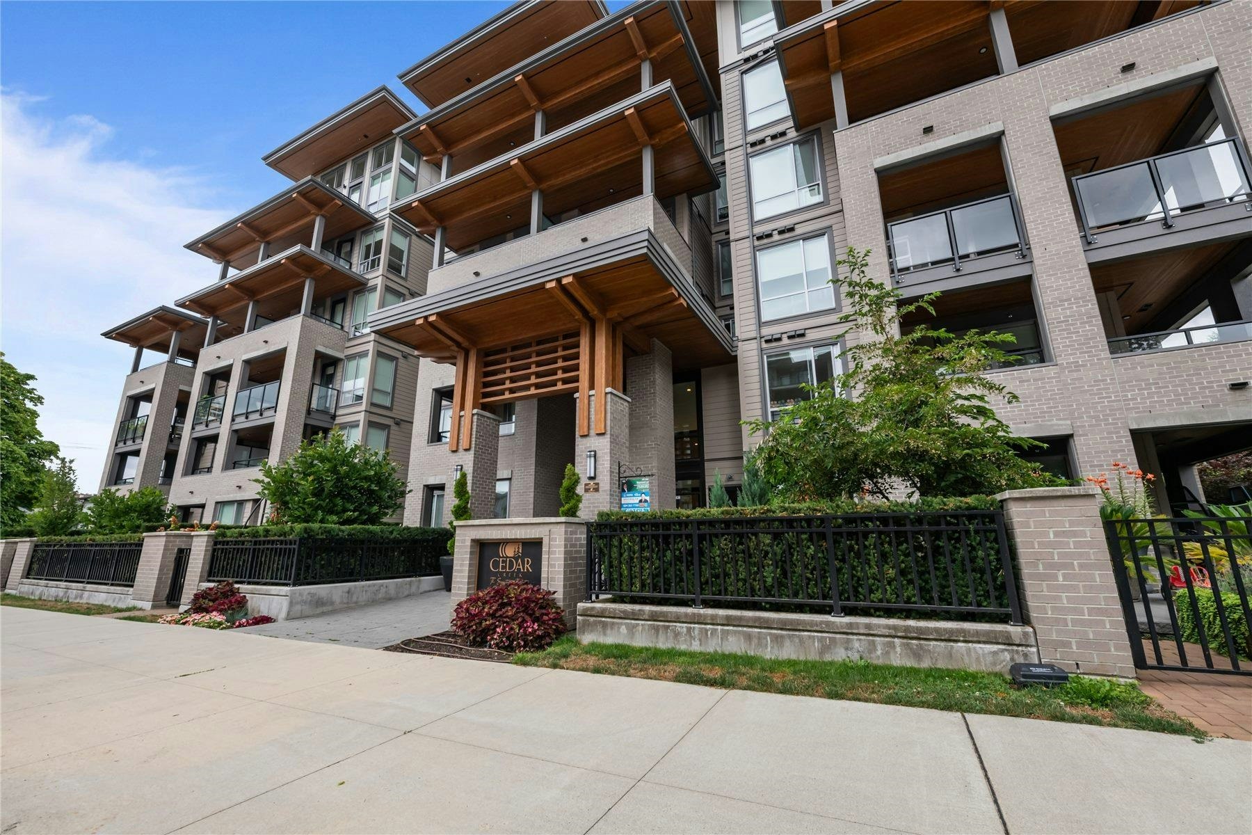 612-7588 16th Street, Burnaby, BC, V3N 0H8
