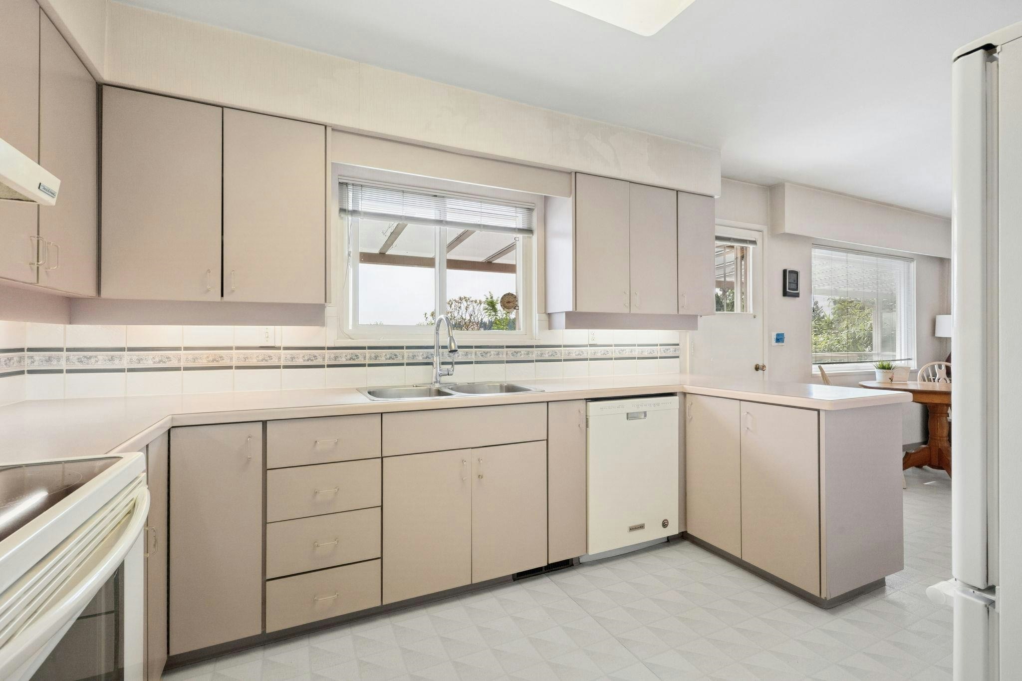 66 Courtney Crescent, New Westminster, BC, V3L 4M2 - 11