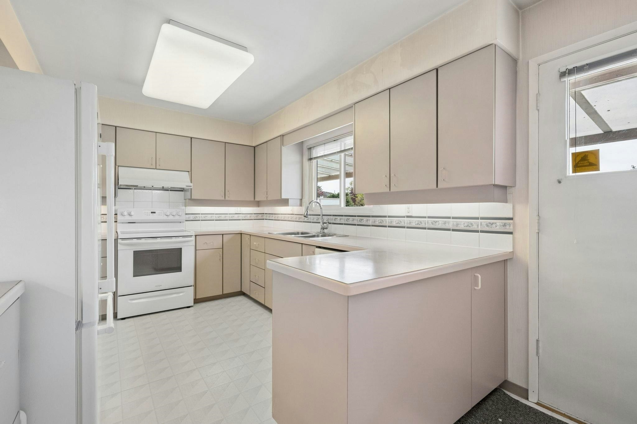 66 Courtney Crescent, New Westminster, BC, V3L 4M2 - 9