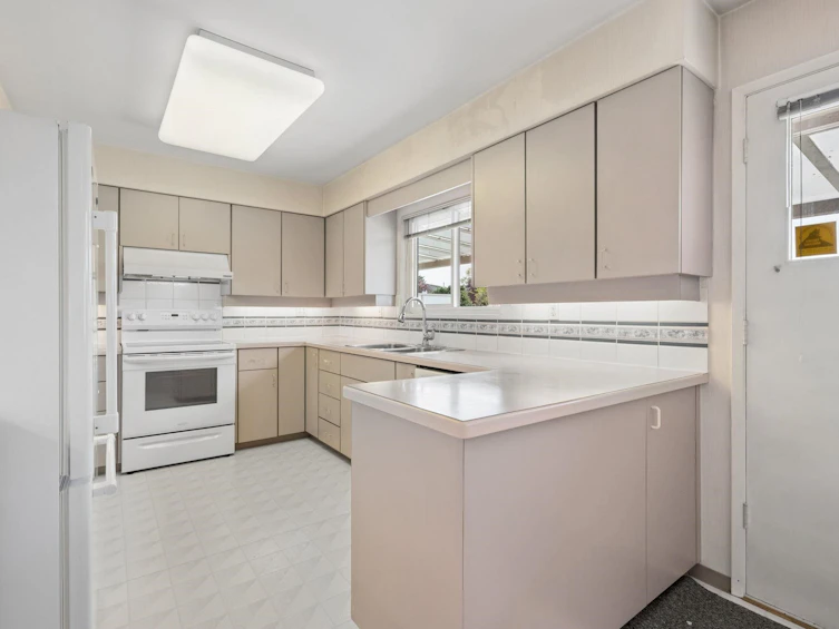 66 Courtney Crescent, New Westminster, BC, V3L 4M2 - 9