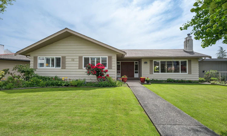 66 Courtney Crescent