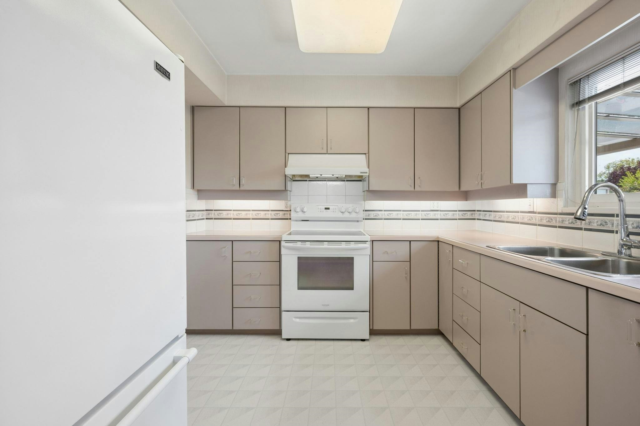 66 Courtney Crescent, New Westminster, BC, V3L 4M2 - 10