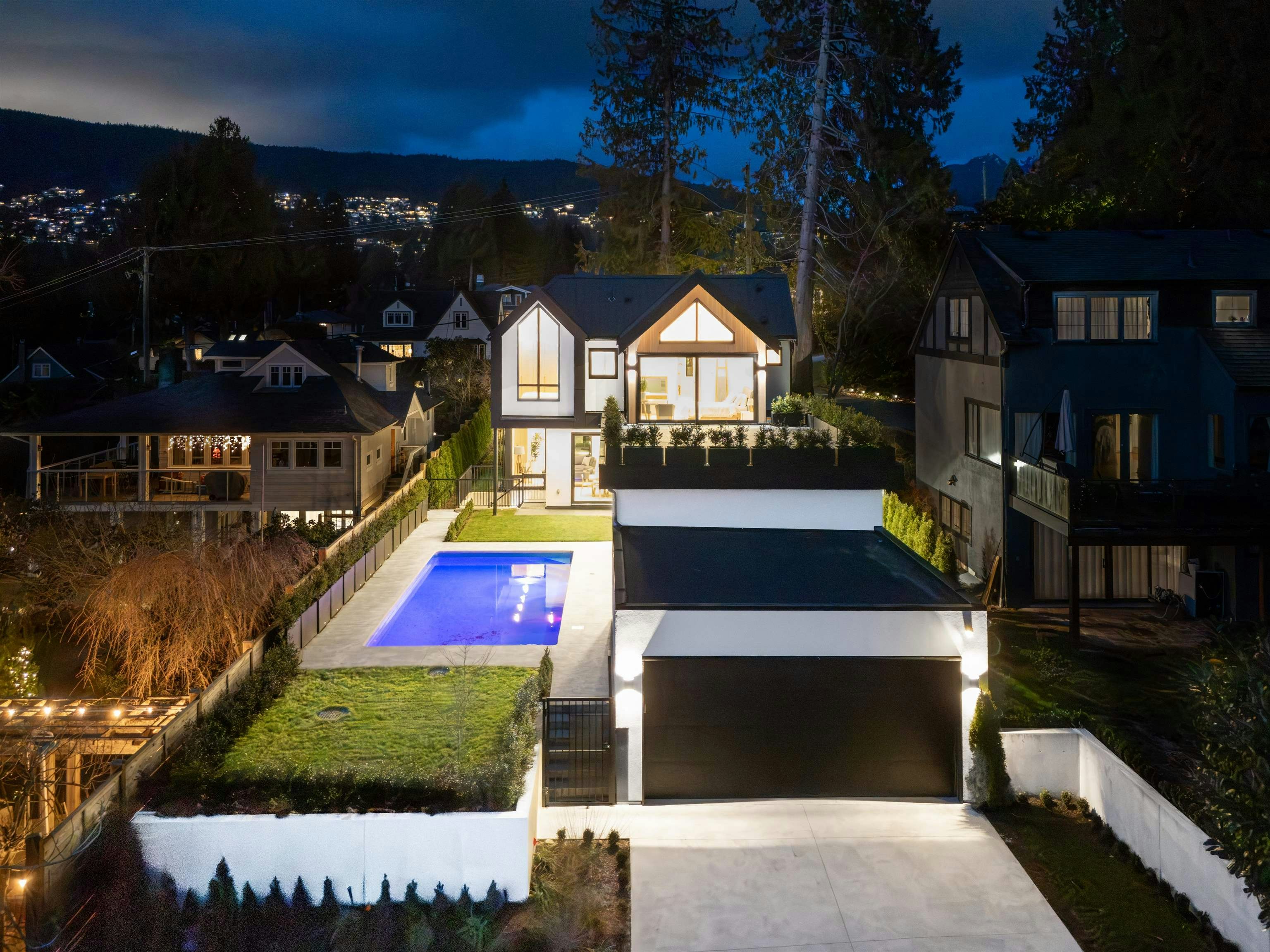 1066 Fulton Avenue, West Vancouver, BC, V7T 1N2 - 2