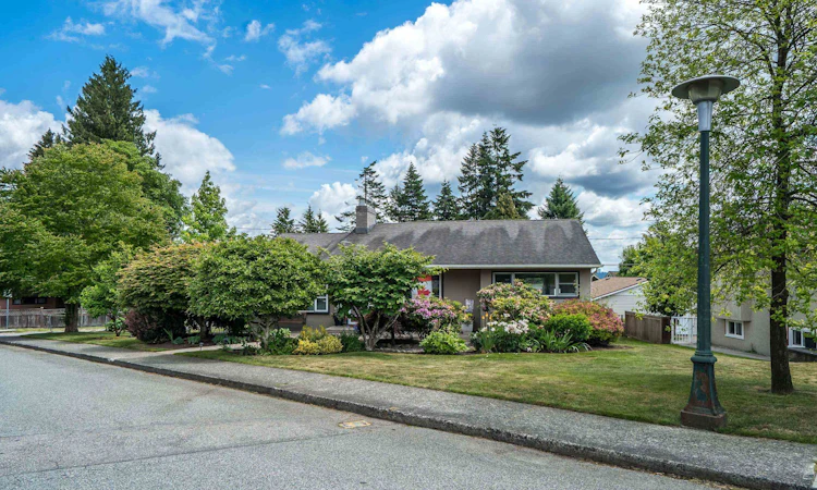324 Churchill Avenue