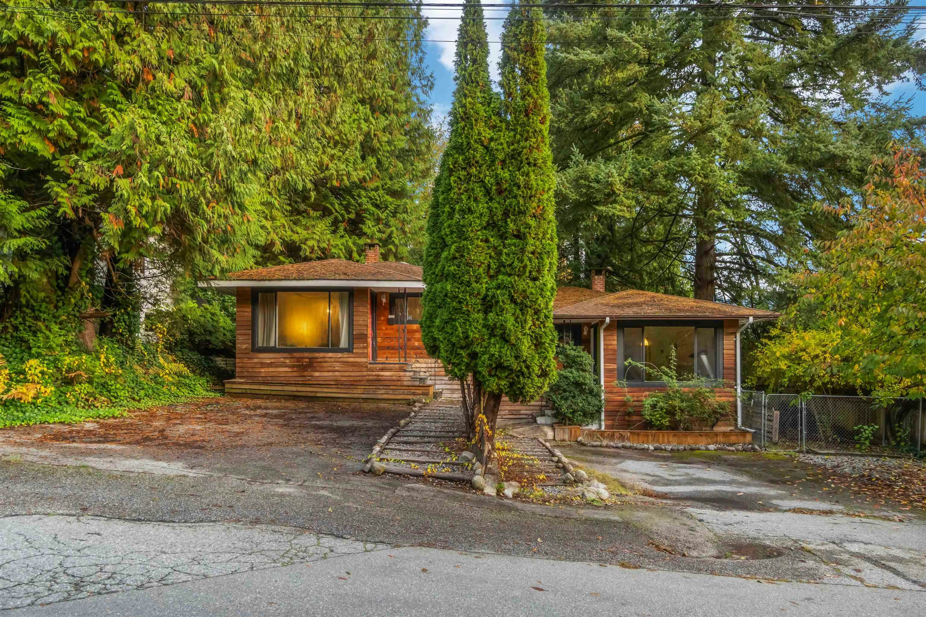 2028 Columbia Street, Port Moody, BC, V3H 1W7