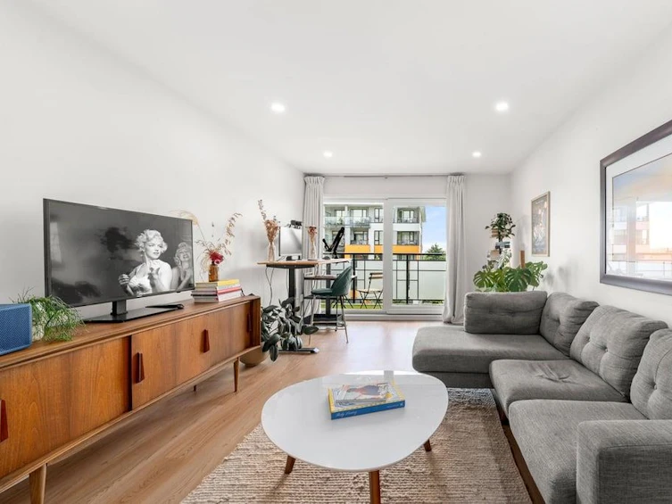 312-360 E 2nd Street, North Vancouver, BC, V7L 4N6 - 2