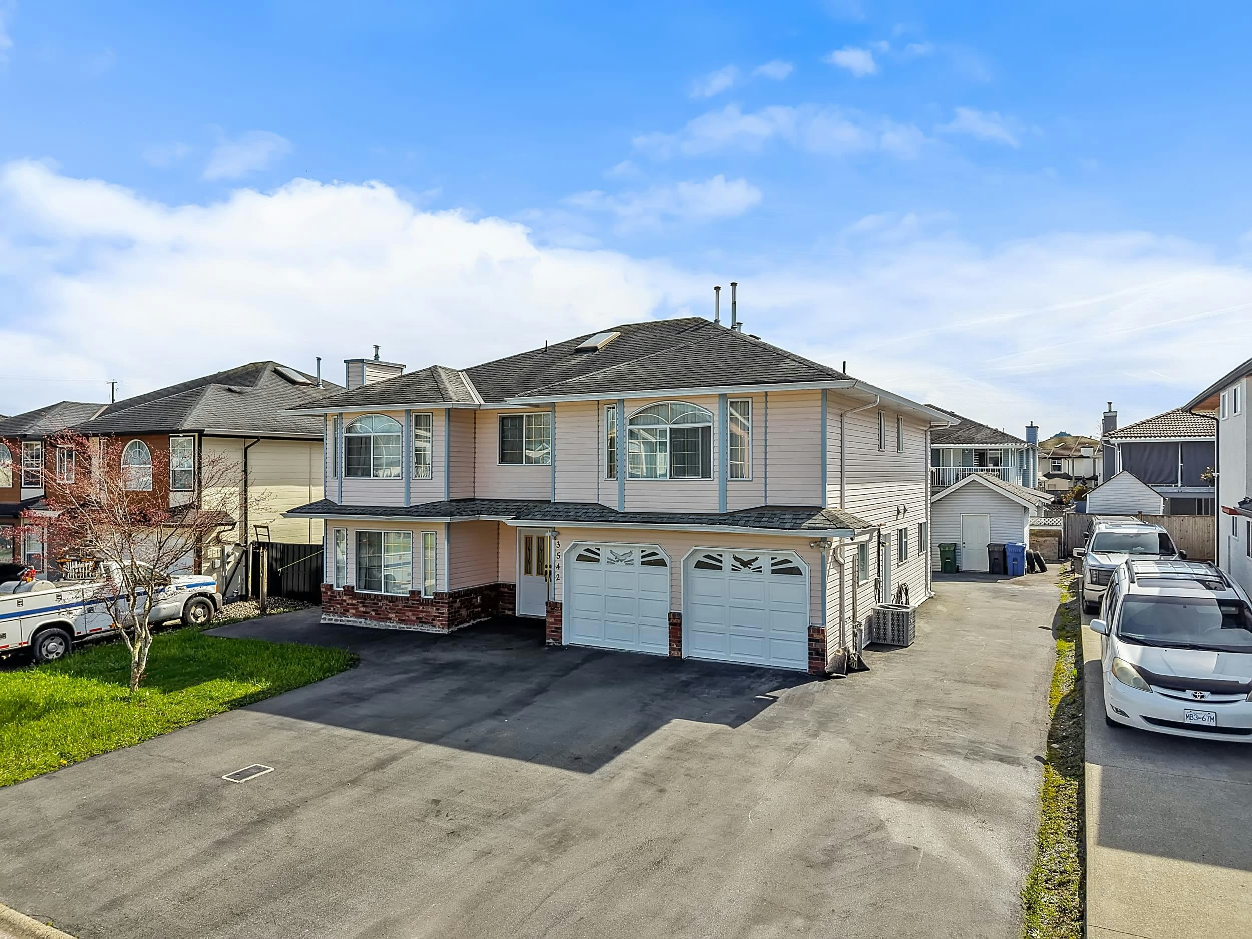 3542 Galiano Drive, Abbotsford, BC, V2T 5R6 - 2