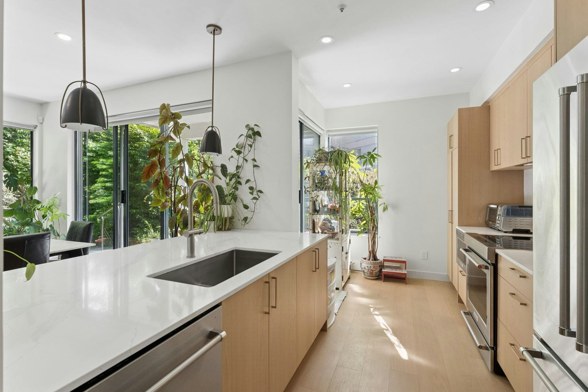 101-2242 Marine Drive Drive, West Vancouver, BC, V7V 1K4
