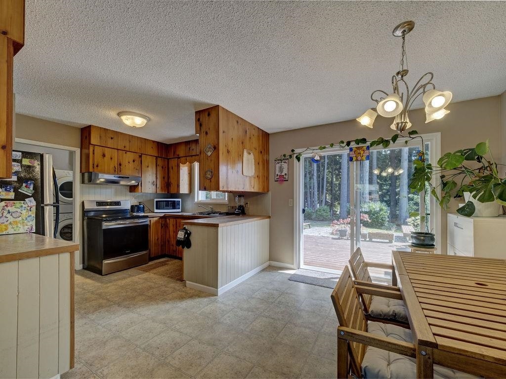 3367 Richards Road, Roberts Creek, BC, V0N 2W2 - 14