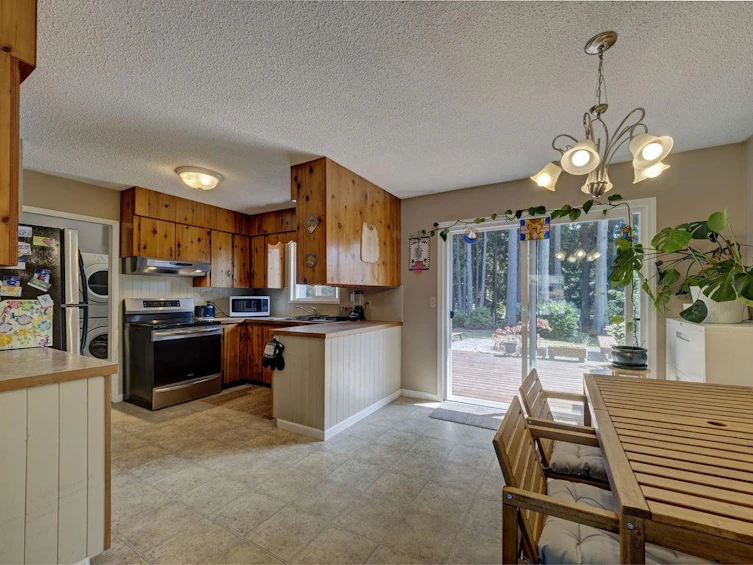3367 Richards Road, Roberts Creek, BC, V0N 2W2 - 14