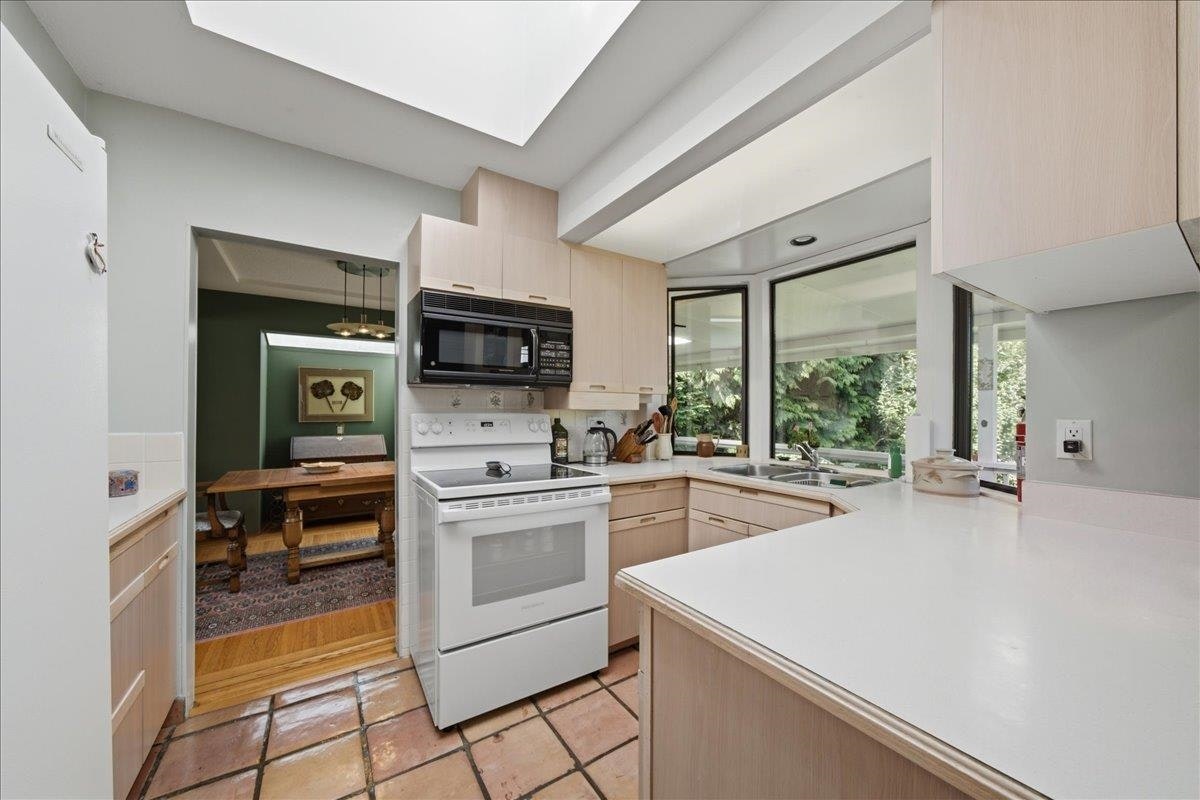 1388 Cambridge Drive, Coquitlam, BC, V3J 2P7 - 20