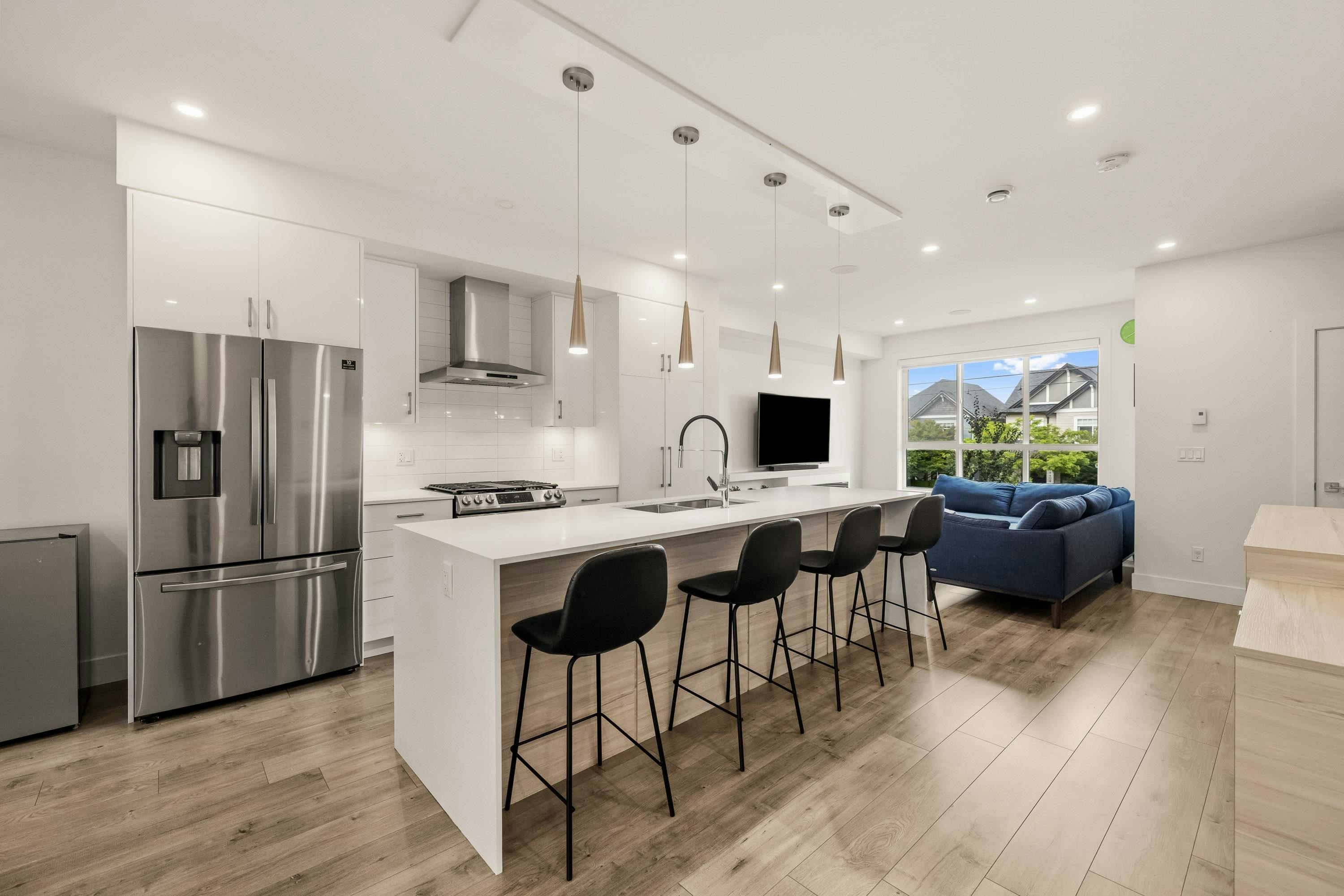 24-7177 194a Street - 5