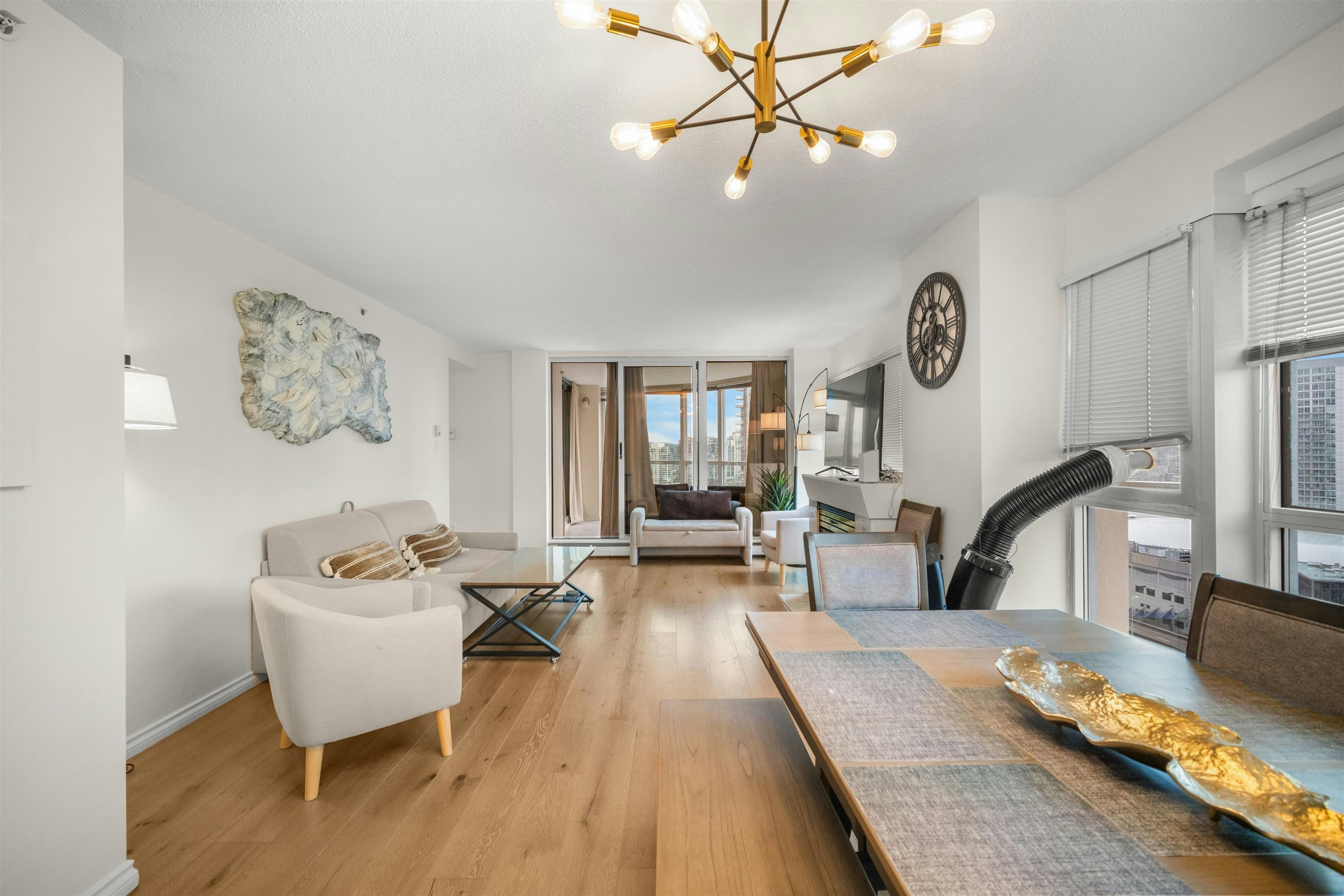 2204-183 Keefer Place, Vancouver, BC, V6B 6B9 - 2