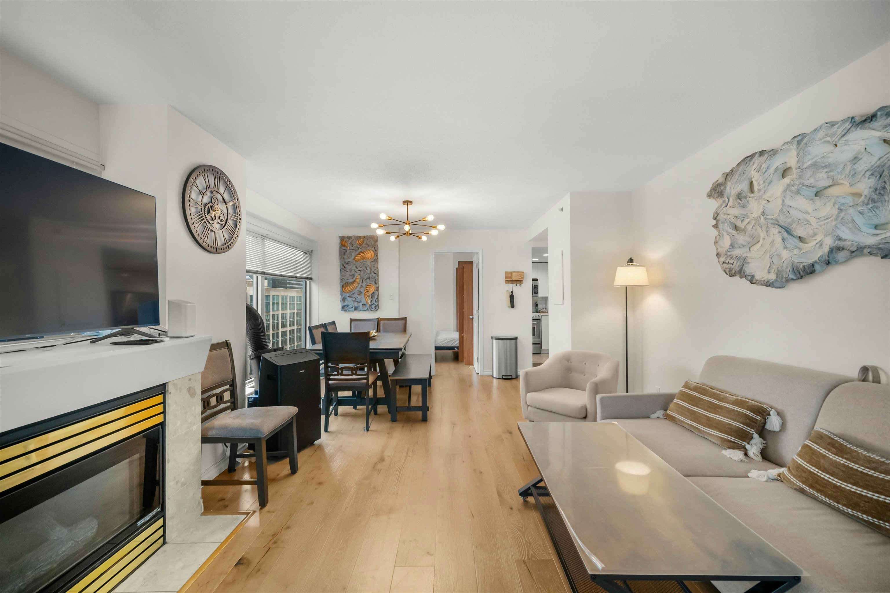 2204-183 Keefer Place, Vancouver, BC, V6B 6B9
