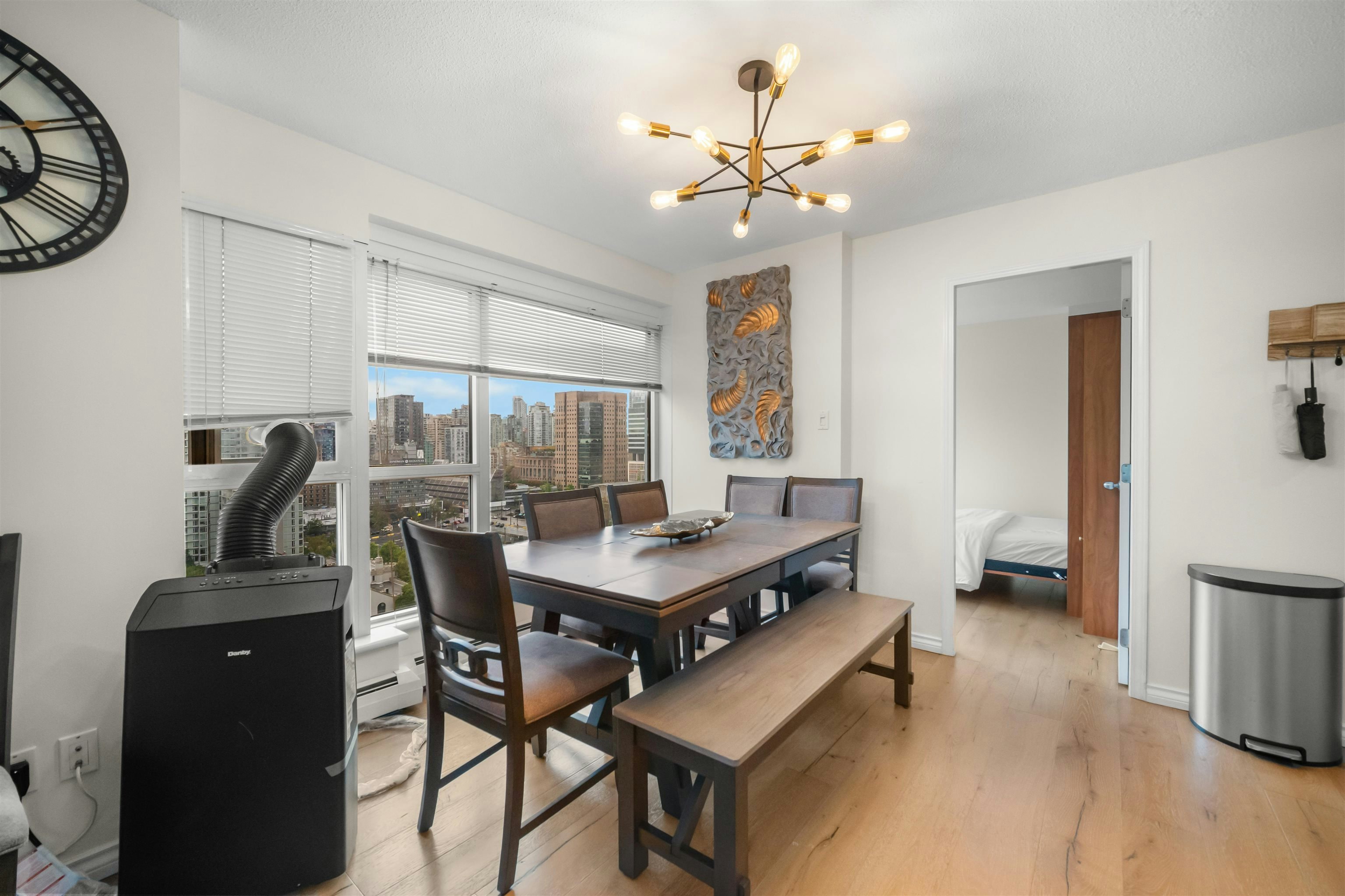 2204-183 Keefer Place, Vancouver, BC, V6B 6B9 - 3