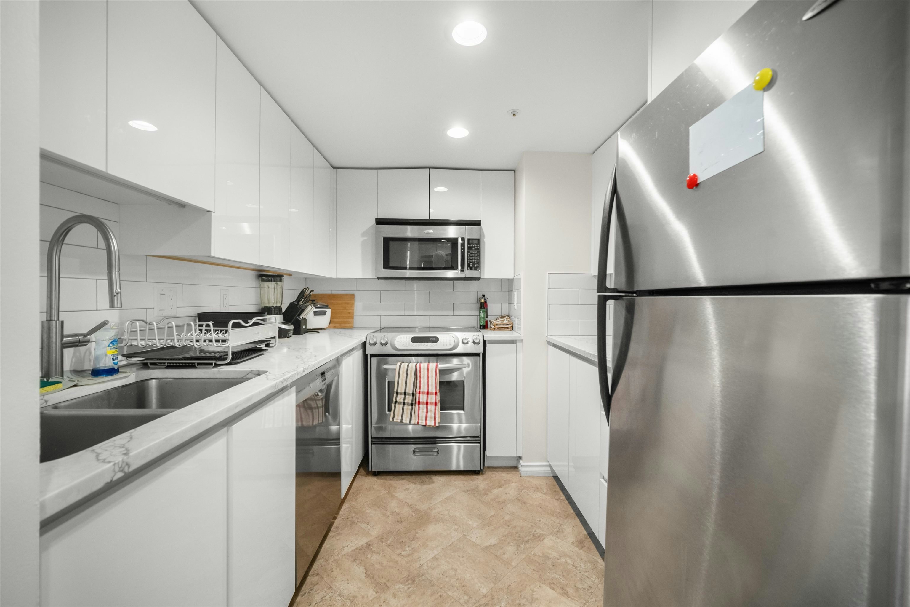 2204-183 Keefer Place, Vancouver, BC, V6B 6B9 - 5