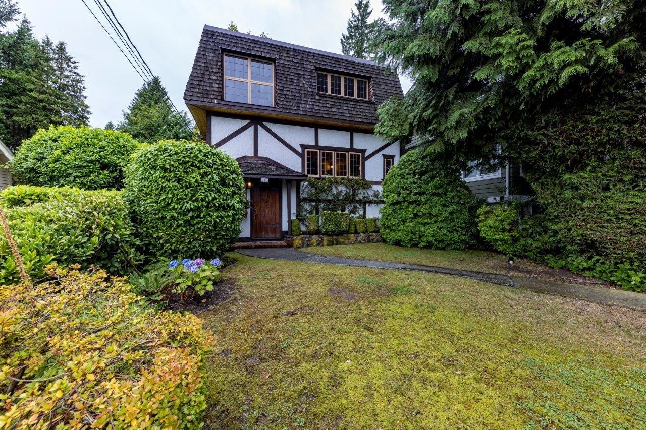 292 E St. James Road, North Vancouver, BC, V7N 1L2