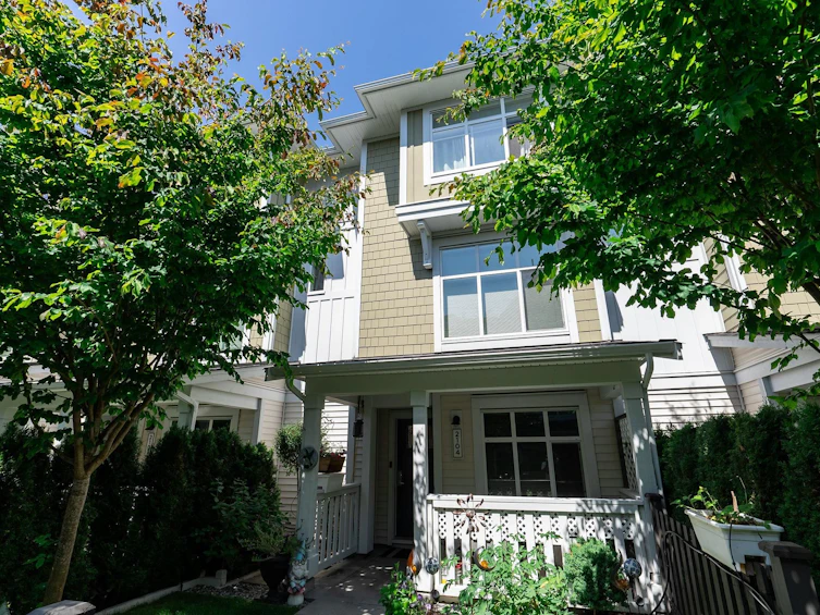 2104-11295 Pazarena Place, Maple Ridge, BC, V2X 4K9
