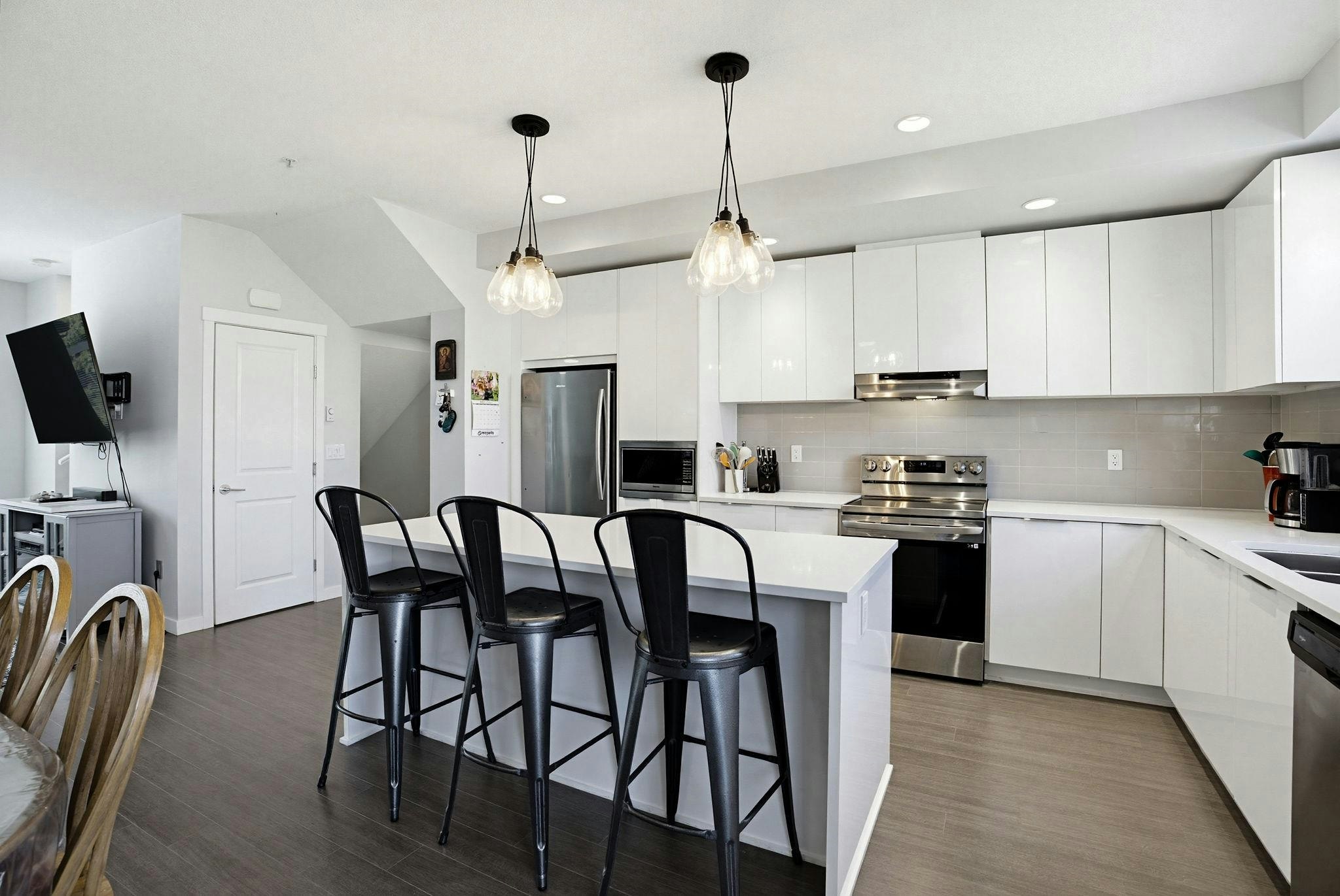 2104-11295 Pazarena Place, Maple Ridge, BC, V2X 4K9 - 8