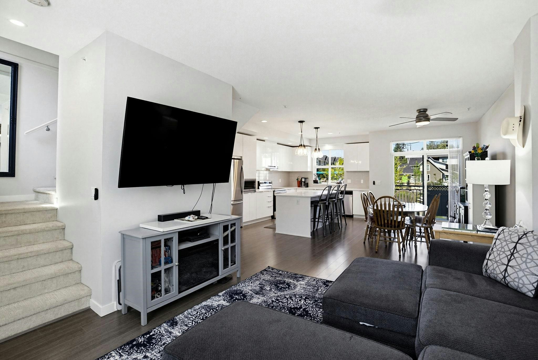 2104-11295 Pazarena Place, Maple Ridge, BC, V2X 4K9 - 11
