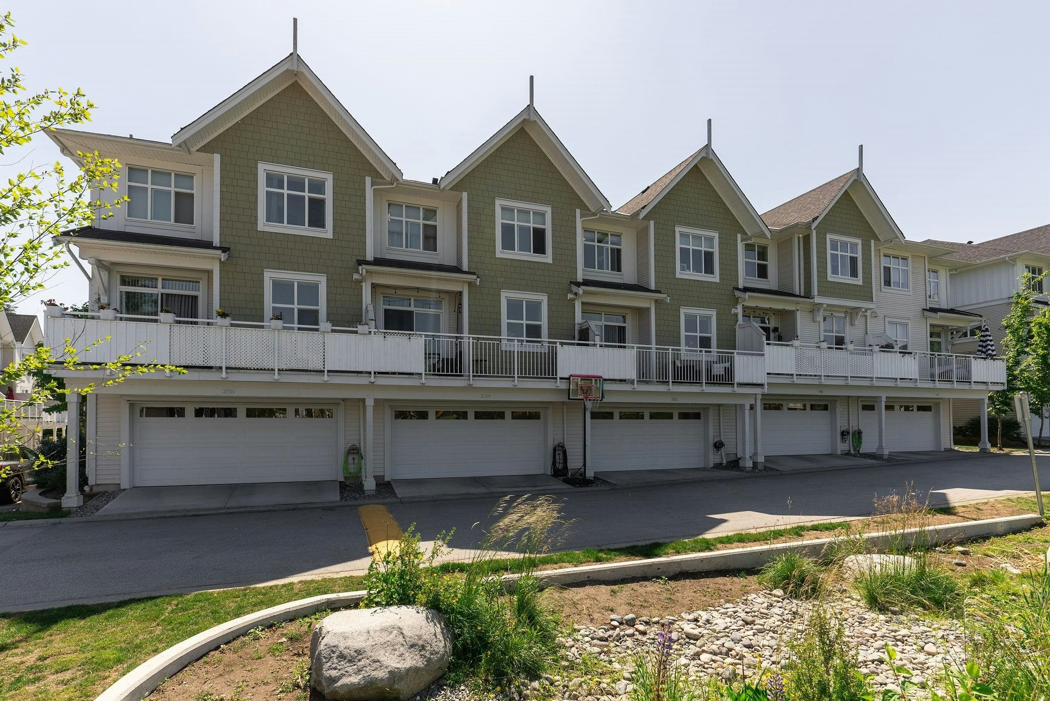 2104-11295 Pazarena Place, Maple Ridge, BC, V2X 4K9 - 4