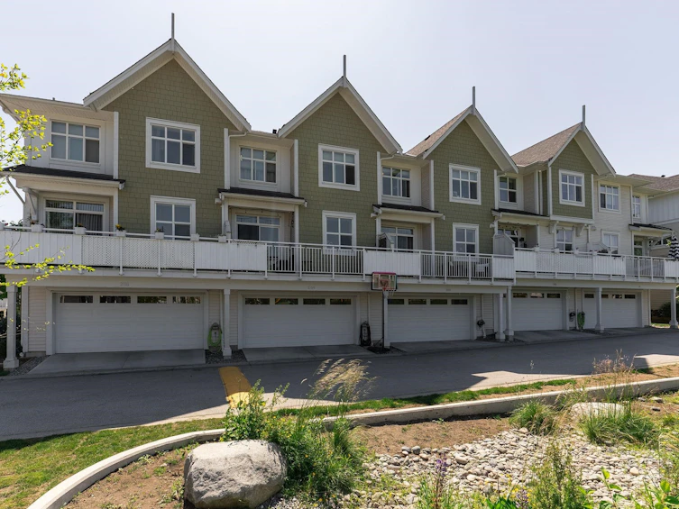2104-11295 Pazarena Place, Maple Ridge, BC, V2X 4K9 - 4