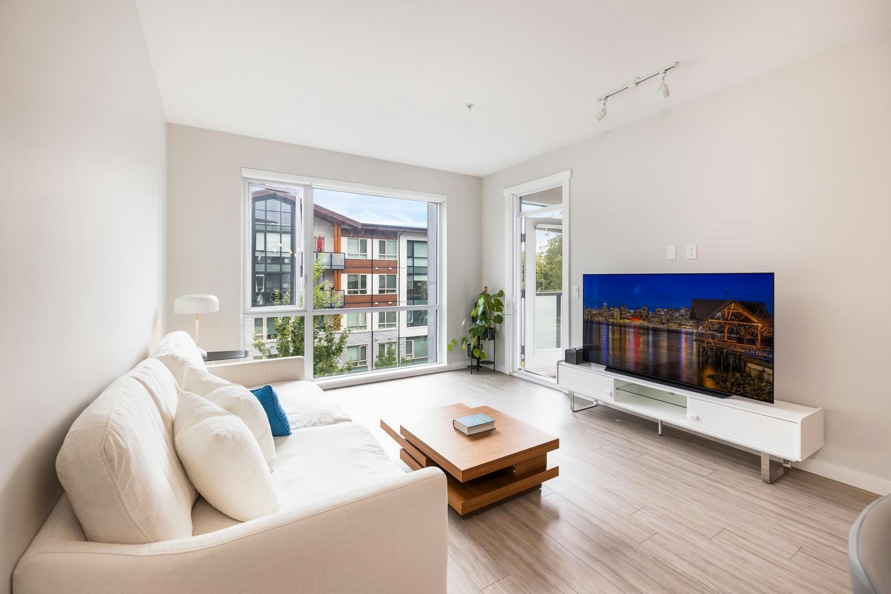 302-2651 Library Lane, North Vancouver, BC, V7J 0C1 - 8