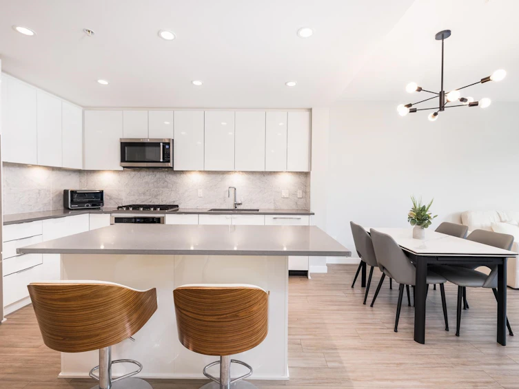 302-2651 Library Lane, North Vancouver, BC, V7J 0C1