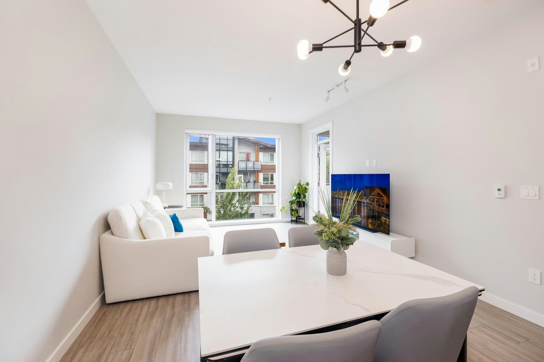 302-2651 Library Lane - 5
