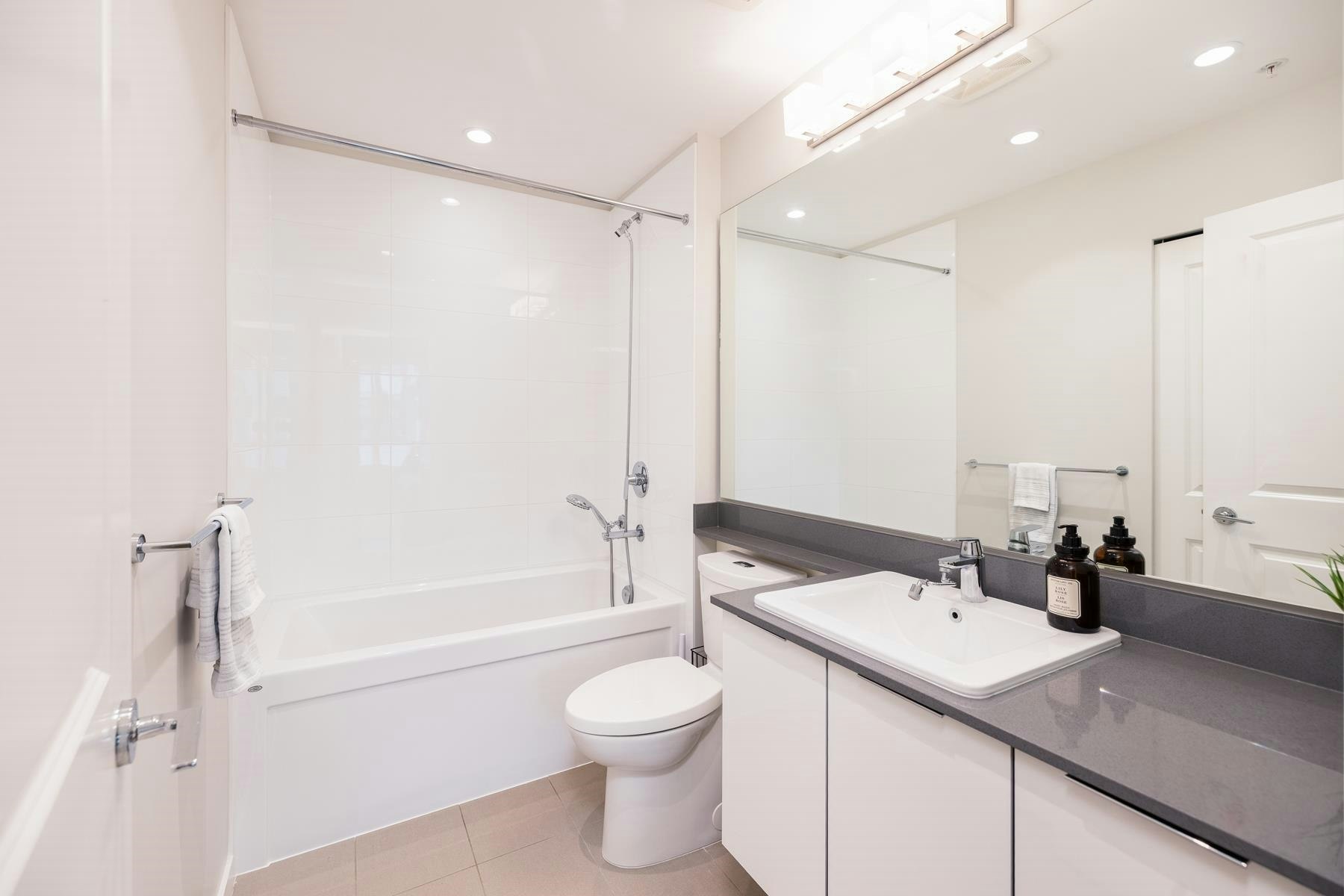 302-2651 Library Lane, North Vancouver, BC, V7J 0C1 - 17