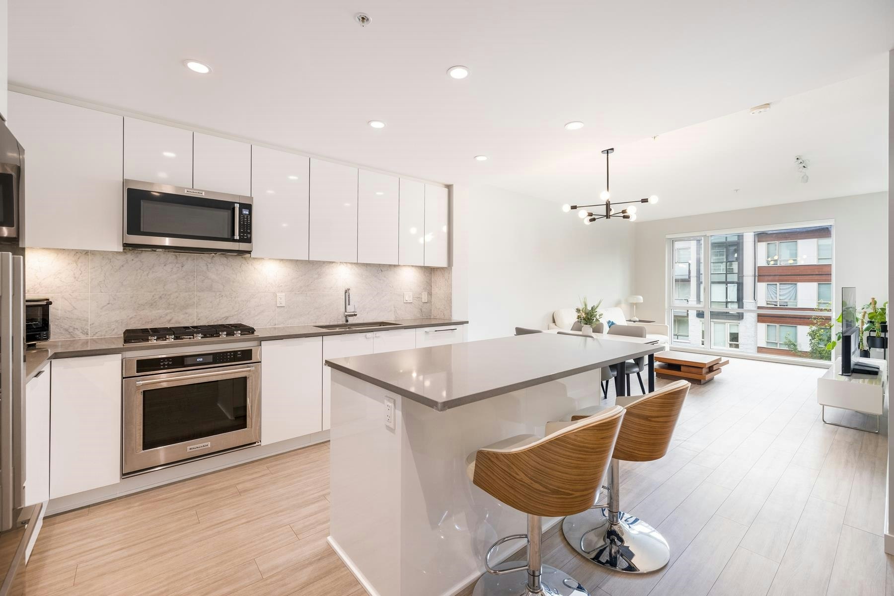302-2651 Library Lane - 4