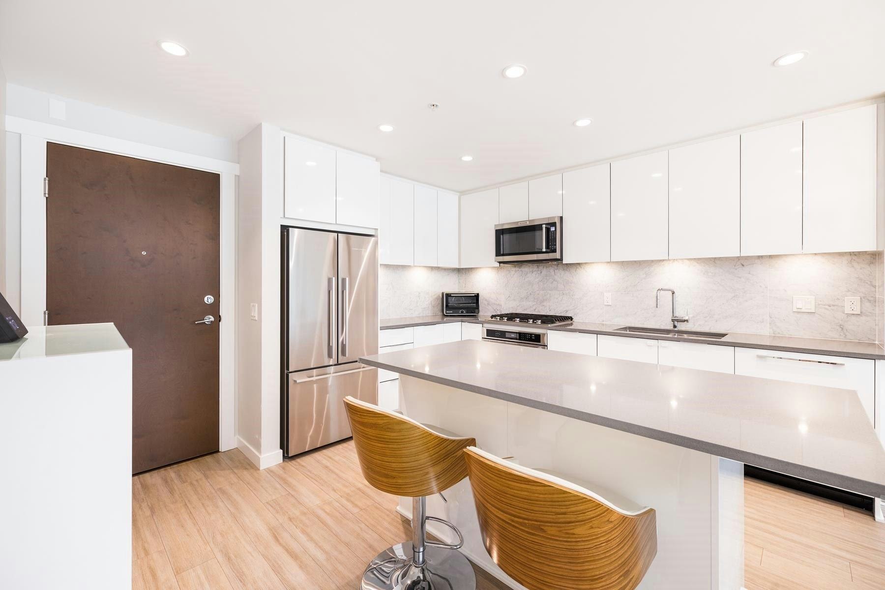 302-2651 Library Lane - 3