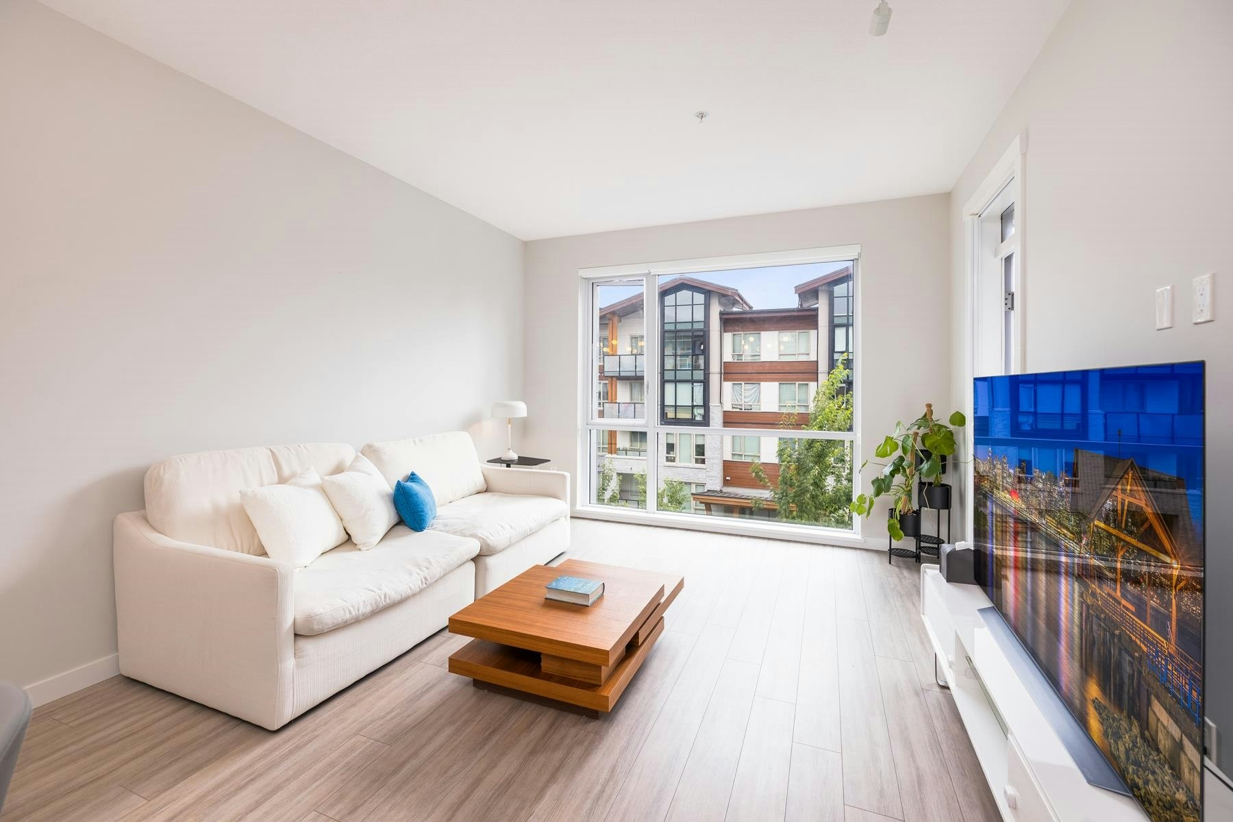 302-2651 Library Lane, North Vancouver, BC, V7J 0C1 - 7