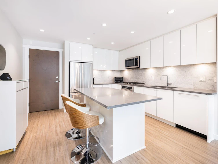 302-2651 Library Lane, North Vancouver, BC, V7J 0C1 - 2