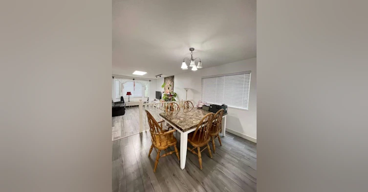 2900 Burton, Coquitlam, BC, V3C 5B3 - 5