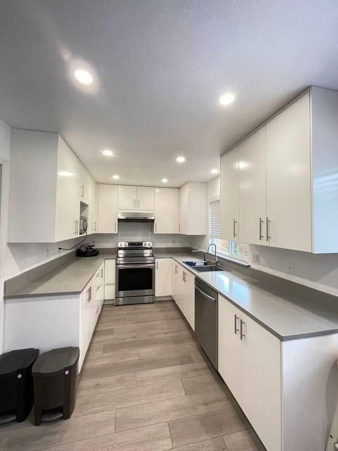 2900 Burton, Coquitlam, BC, V3C 5B3 - 2