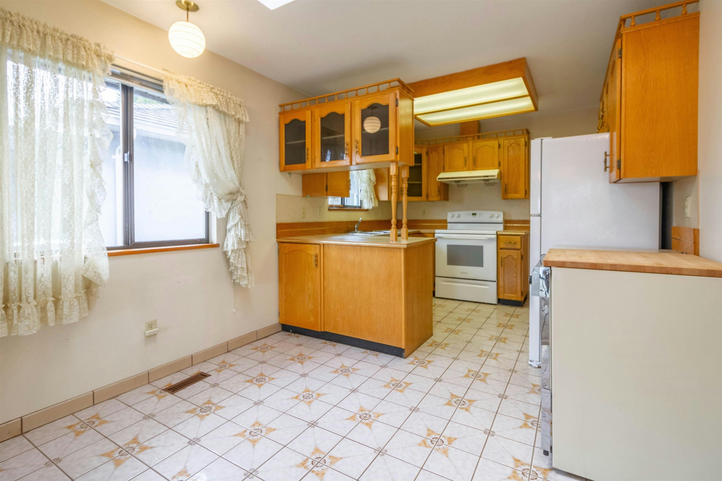 4467 Perry Street, Vancouver, BC, V5N 3X6 - 9