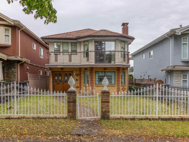 4467 Perry Street, Vancouver, BC, V5N 3X6