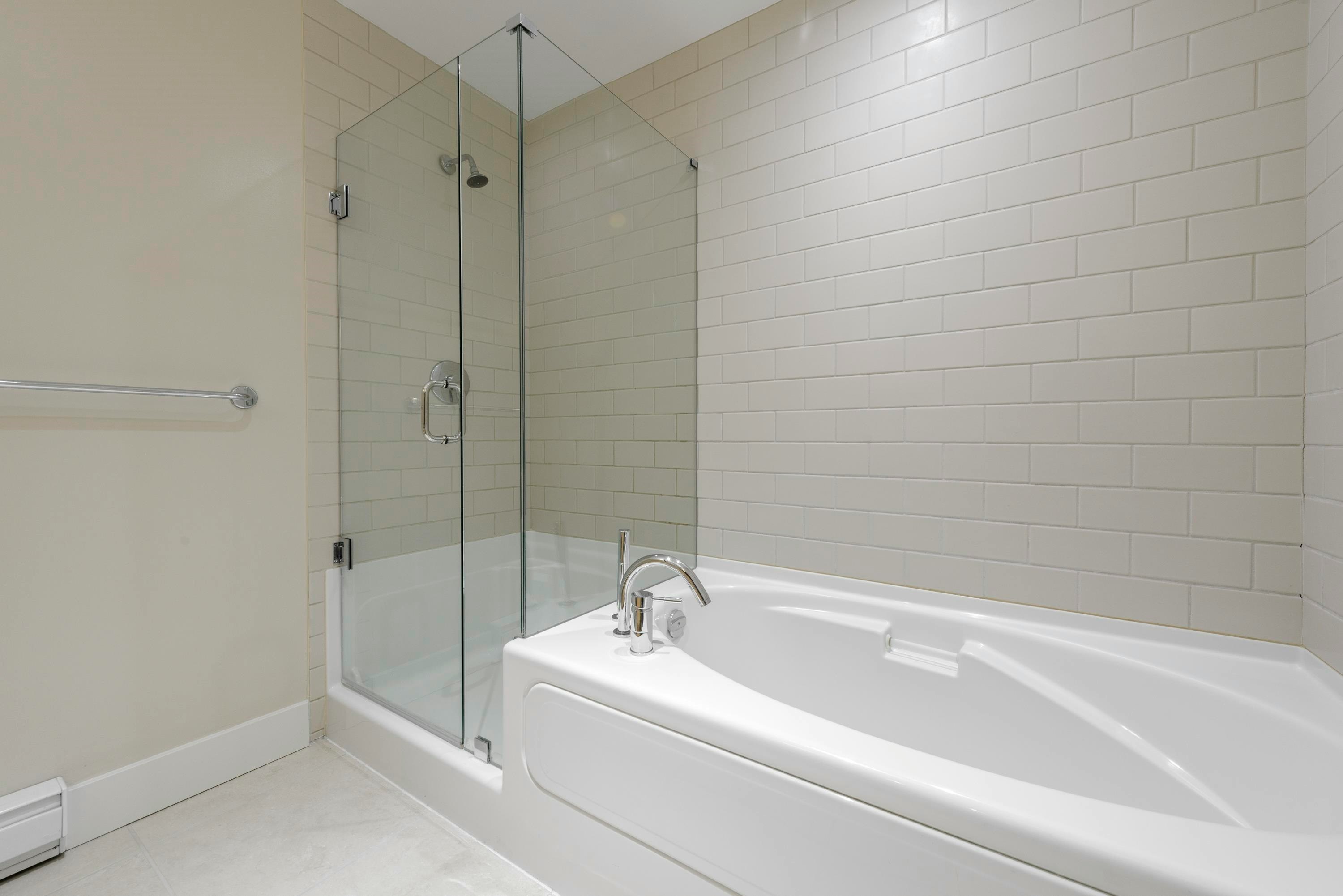 50X-9330 University Crescent, Burnaby, BC, V5A 4X9 - 12