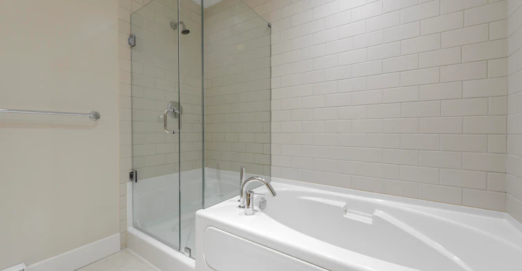50X-9330 University Crescent, Burnaby, BC, V5A 4X9 - 12