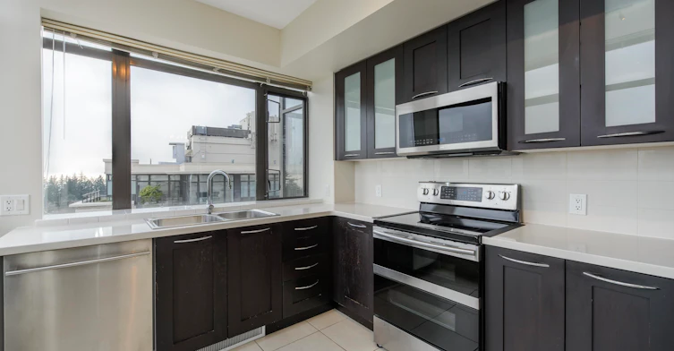 50X-9330 University Crescent, Burnaby, BC, V5A 4X9 - 4