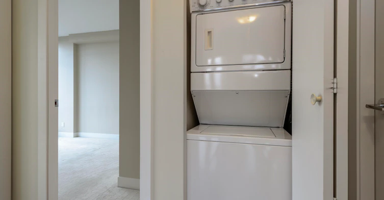 50X-9330 University Crescent, Burnaby, BC, V5A 4X9 - 14