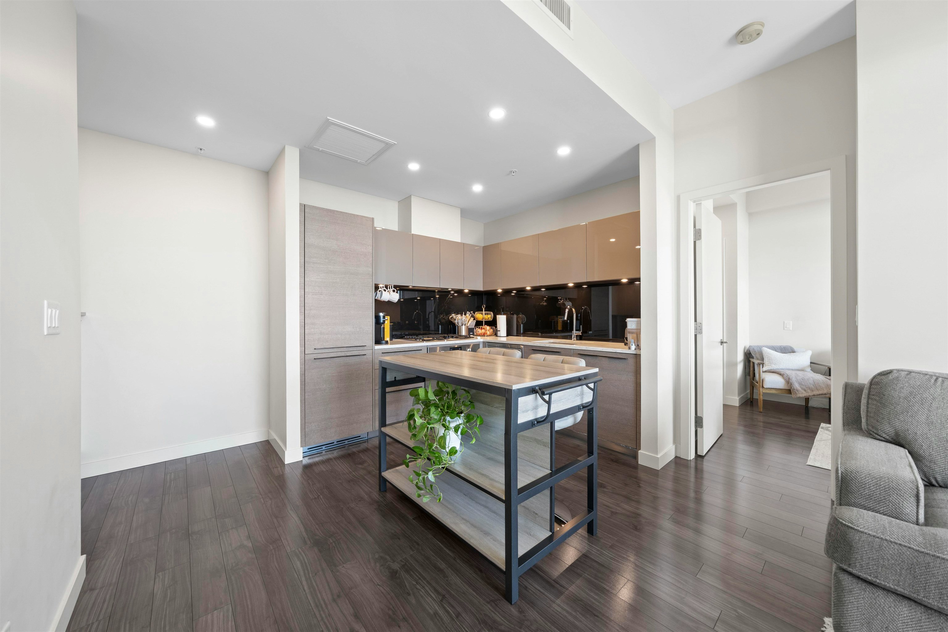 2904-6383 Mckay Avenue - 4